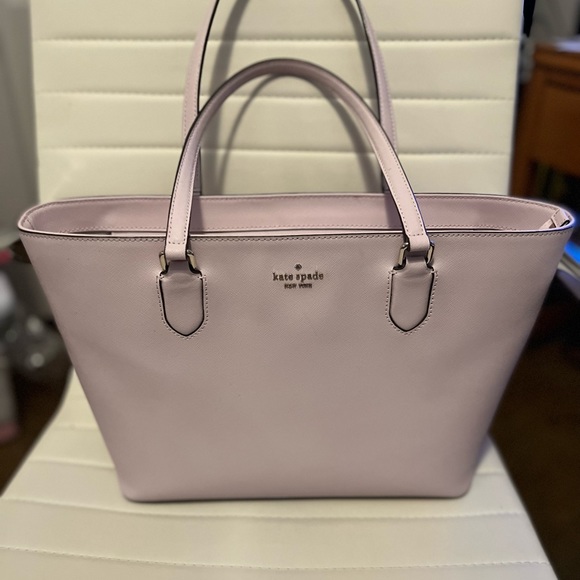 Kate Spade ♠️ Tote. 12” wide 9.5” tall Straps 8.5”. Zipper close. - Picture 4 of 6